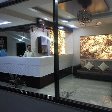 Hotel Sai Suraj Park 舍地 外观 照片