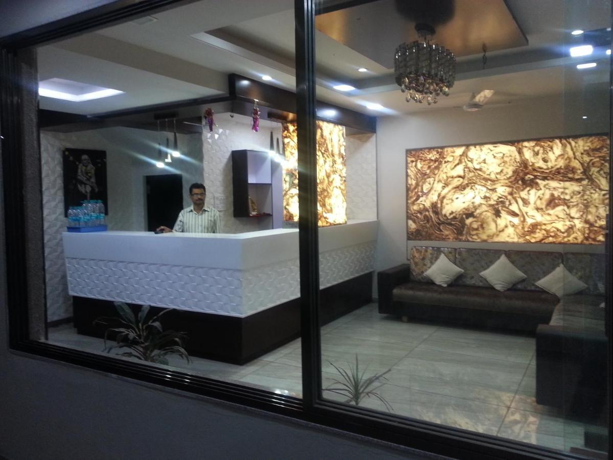 Hotel Sai Suraj Park 舍地 外观 照片