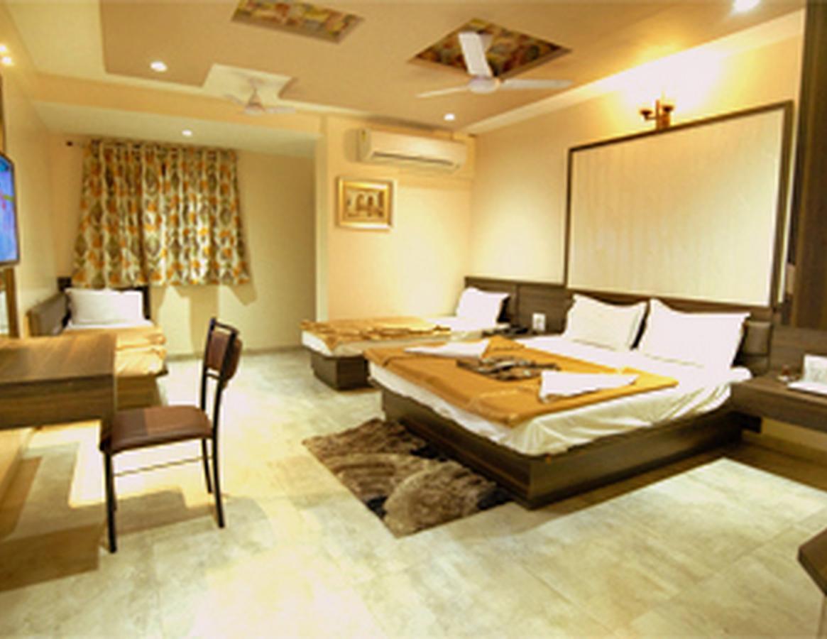 Hotel Sai Suraj Park 舍地 外观 照片