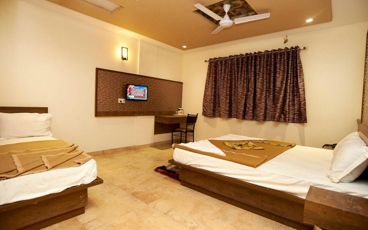 Hotel Sai Suraj Park 舍地 外观 照片