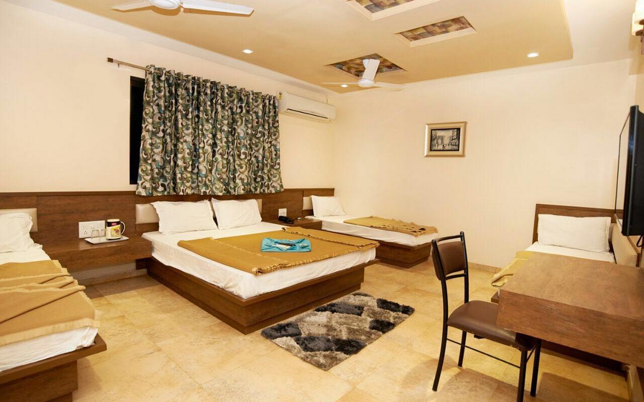 Hotel Sai Suraj Park 舍地 外观 照片