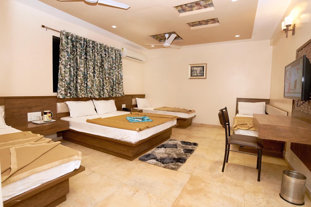 Hotel Sai Suraj Park 舍地 外观 照片