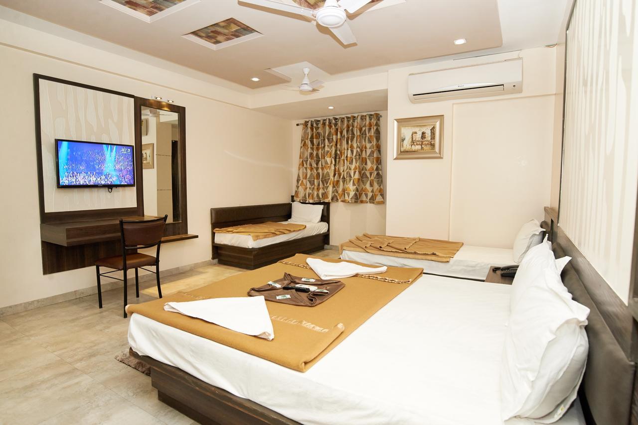 Hotel Sai Suraj Park 舍地 外观 照片