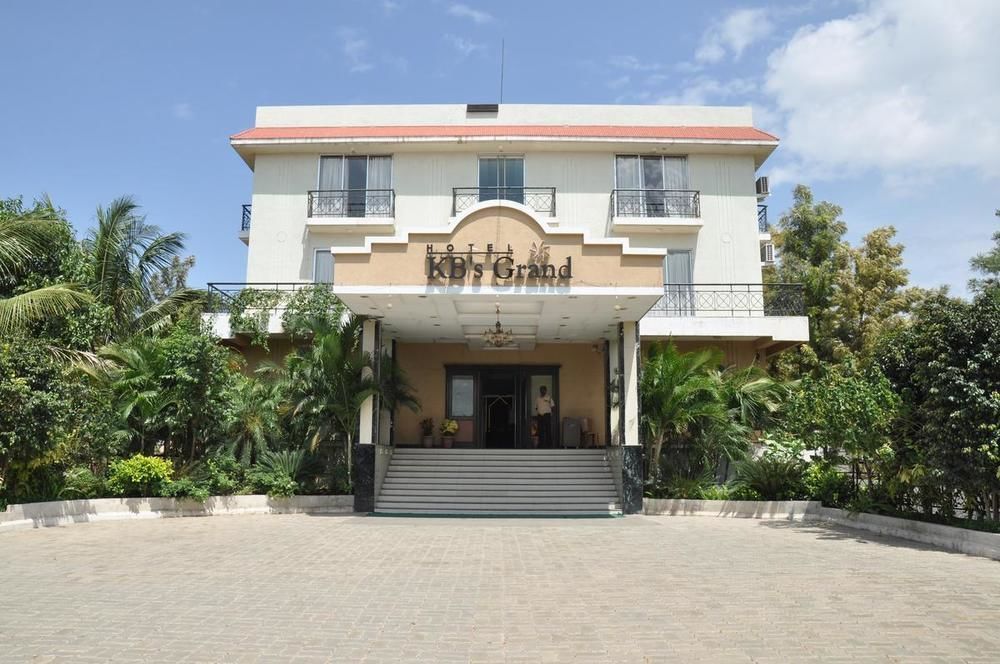Hotel Sai Suraj Park 舍地 外观 照片