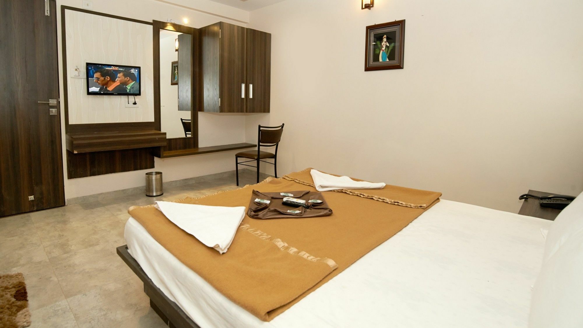 Hotel Sai Suraj Park 舍地 外观 照片