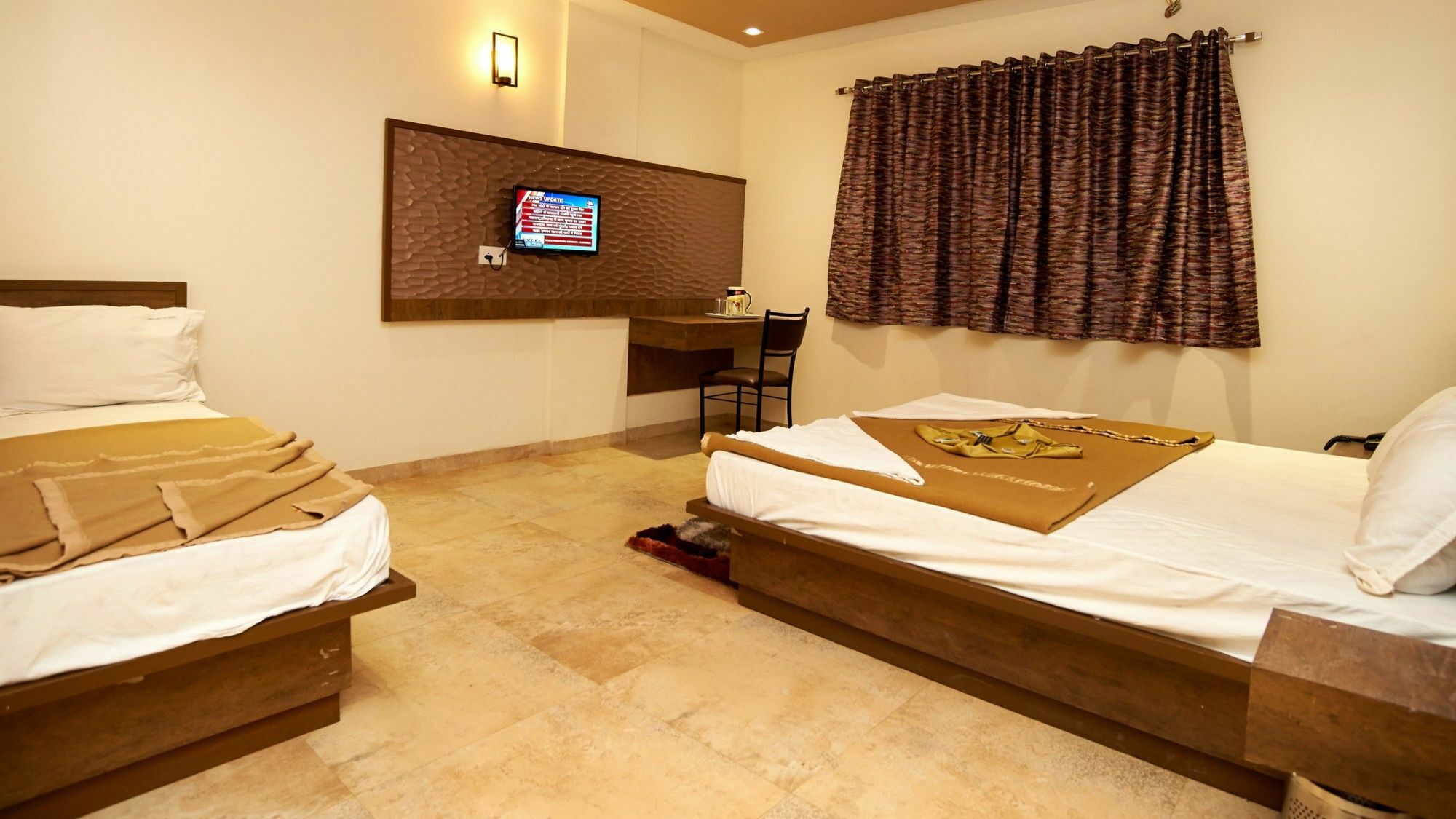 Hotel Sai Suraj Park 舍地 外观 照片