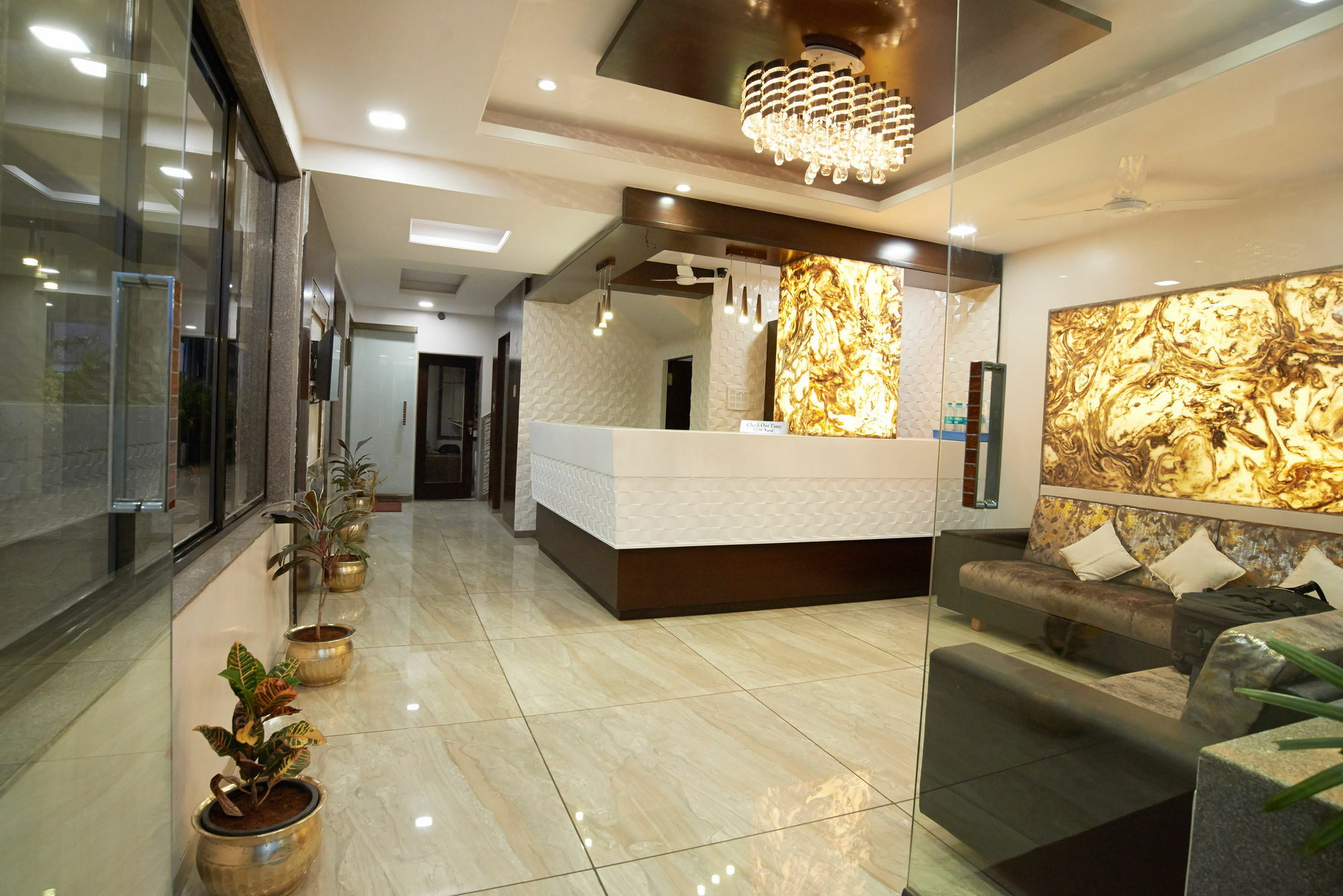 Hotel Sai Suraj Park 舍地 外观 照片