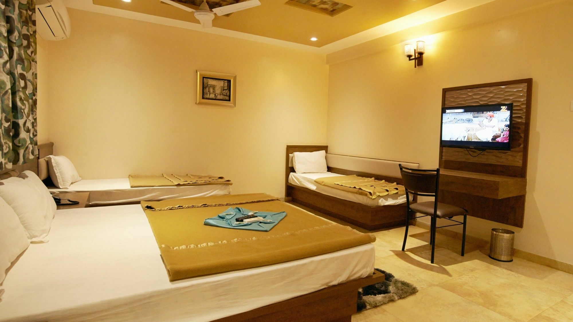 Hotel Sai Suraj Park 舍地 外观 照片