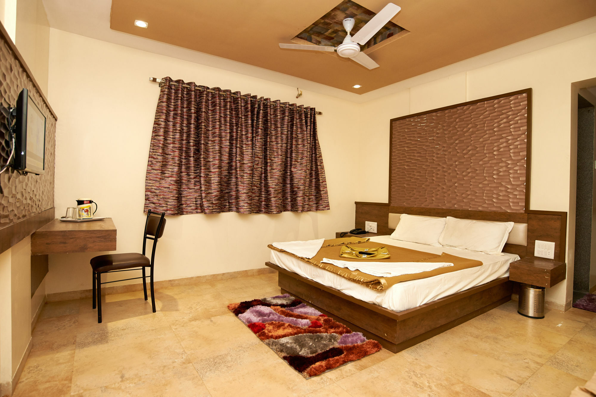 Hotel Sai Suraj Park 舍地 外观 照片