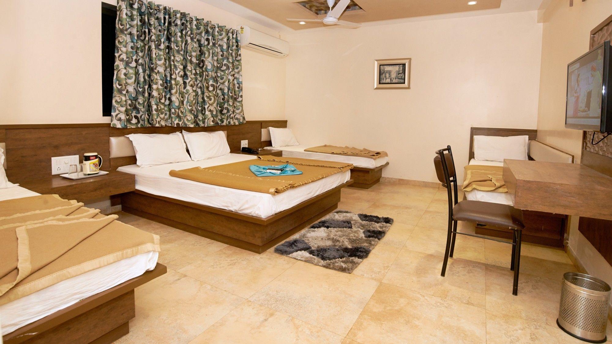 Hotel Sai Suraj Park 舍地 外观 照片