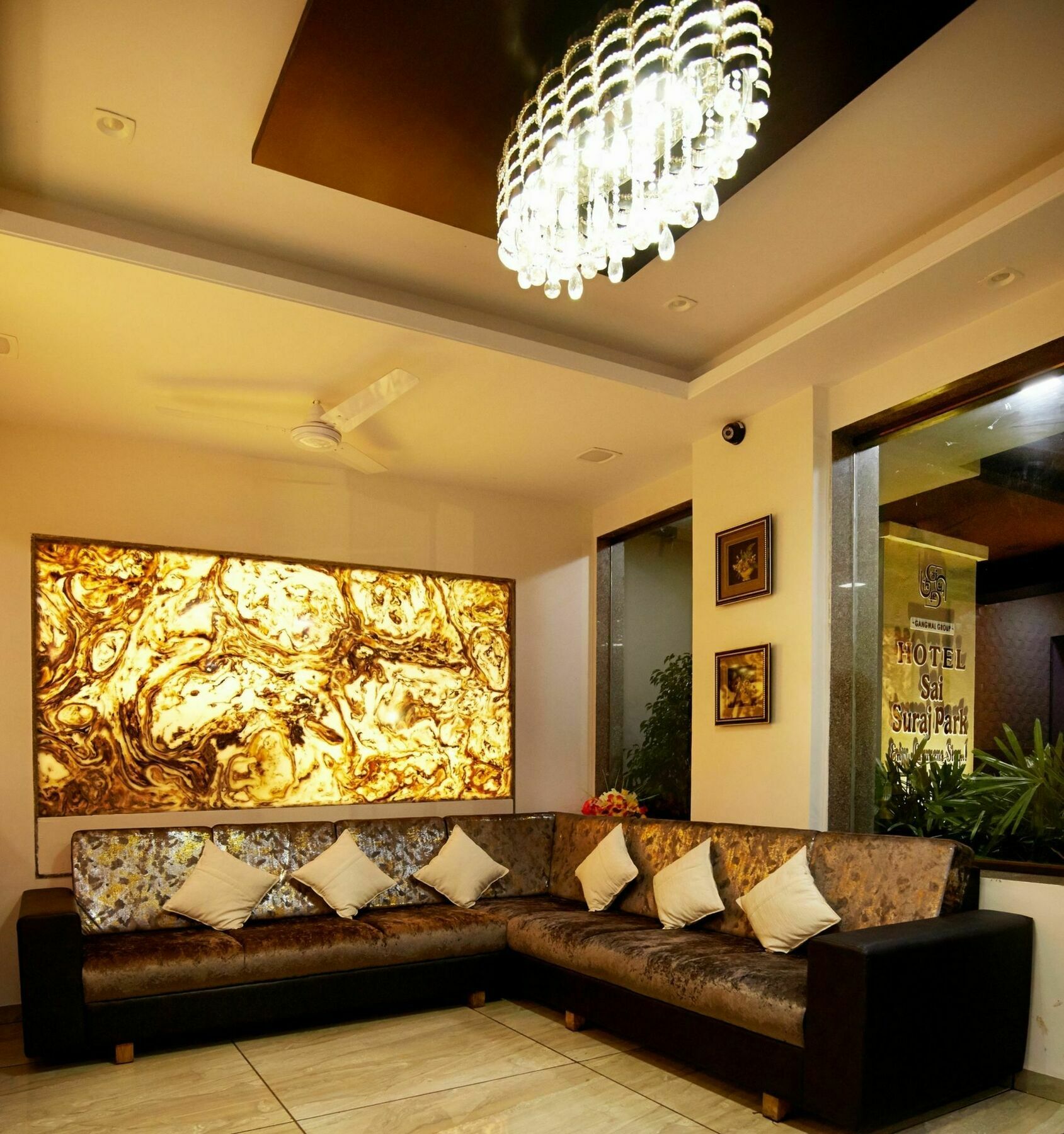 Hotel Sai Suraj Park 舍地 外观 照片