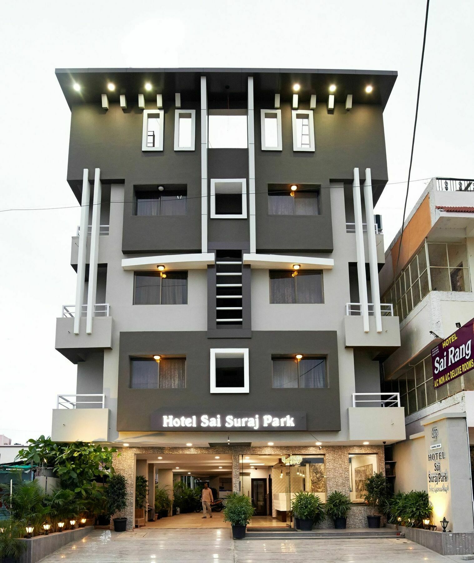 Hotel Sai Suraj Park 舍地 外观 照片